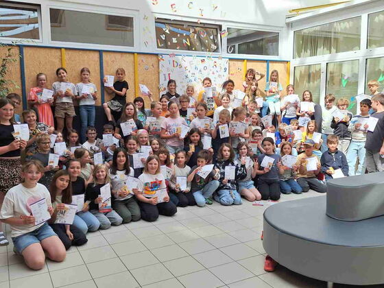 Gruppenfoto mit allen Teilnehmenden